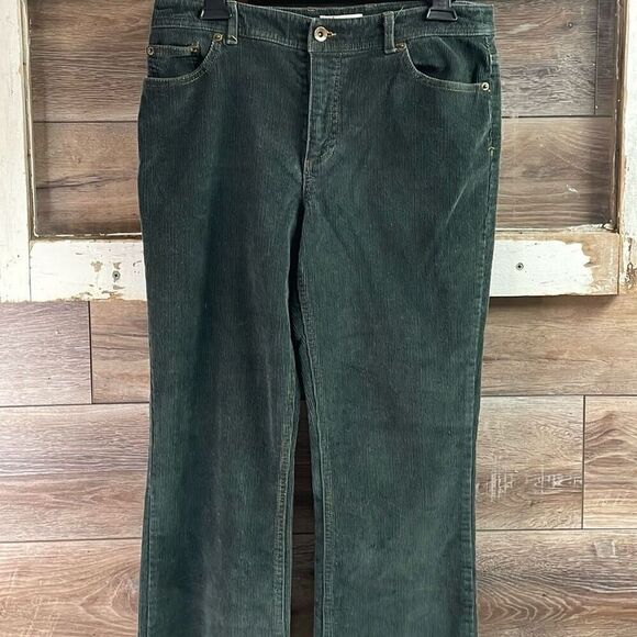 D & CO Women’s Forest Green Corduroy Button Zip Boot Cut Pants Size 6 - Picture 3 of 9